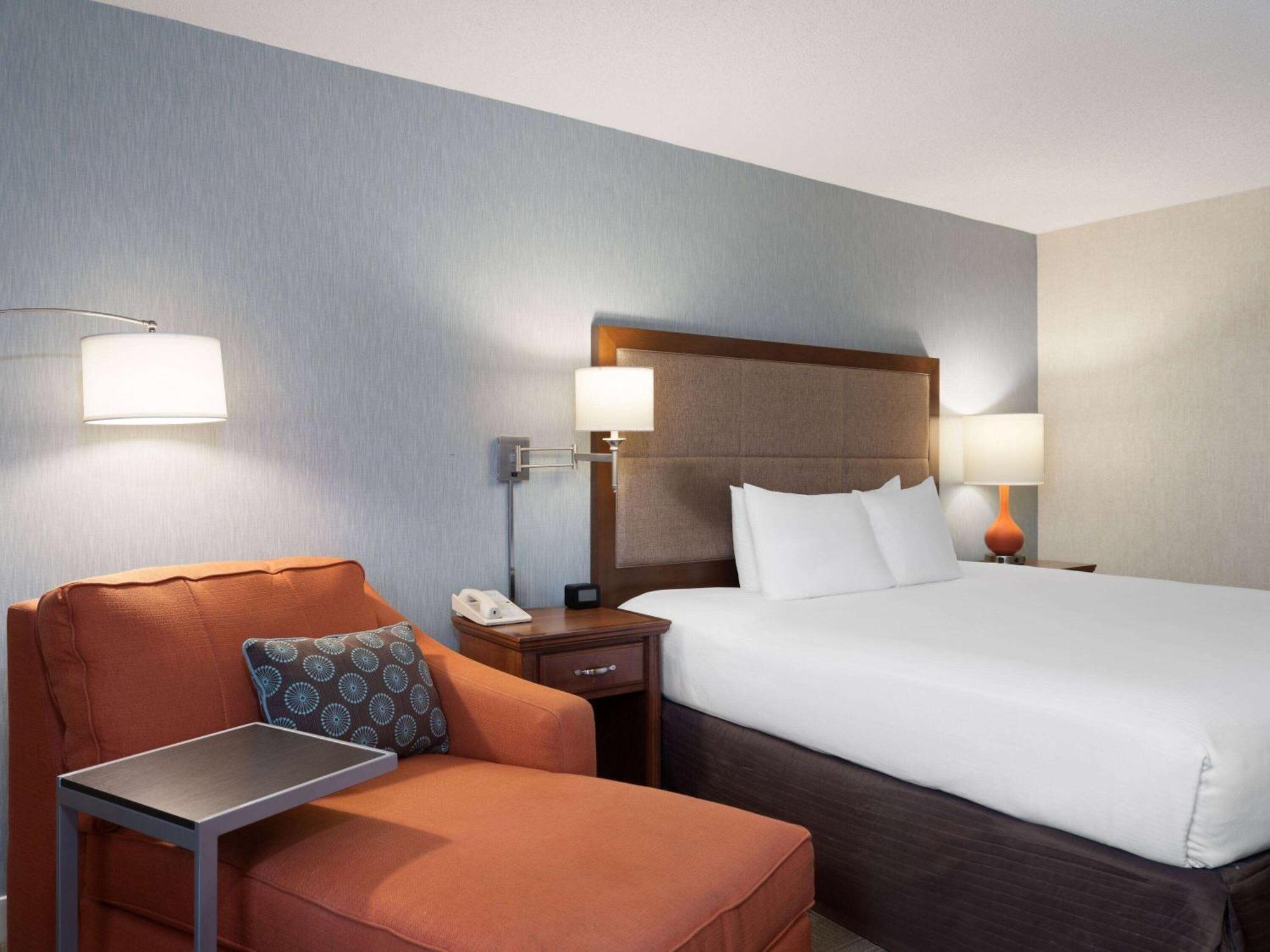 Wingate By Wyndham St Louis Airport Hotel Saint Ann Exterior photo