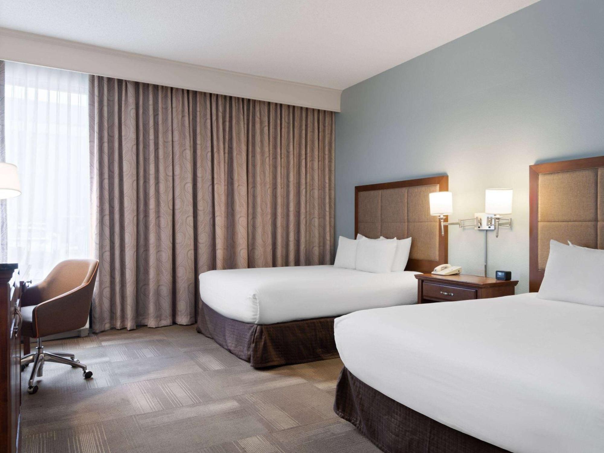 Wingate By Wyndham St Louis Airport Hotel Saint Ann Exterior photo