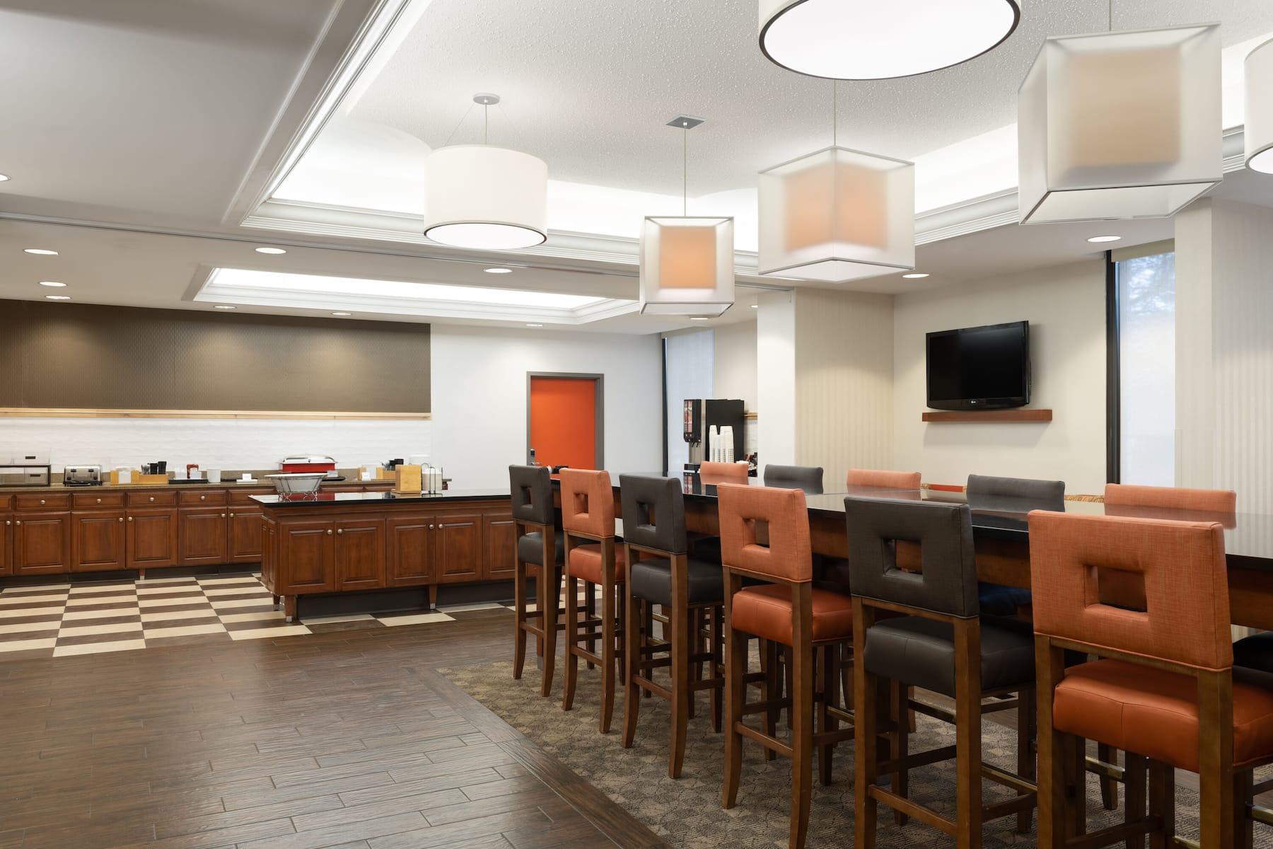 Wingate By Wyndham St Louis Airport Hotel Saint Ann Exterior photo